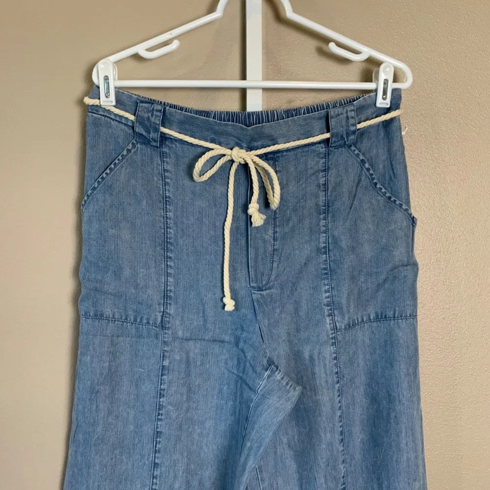 Jane + Delancey Chambray Lightweight Cropped Belted Pants - Picture 3 of 16